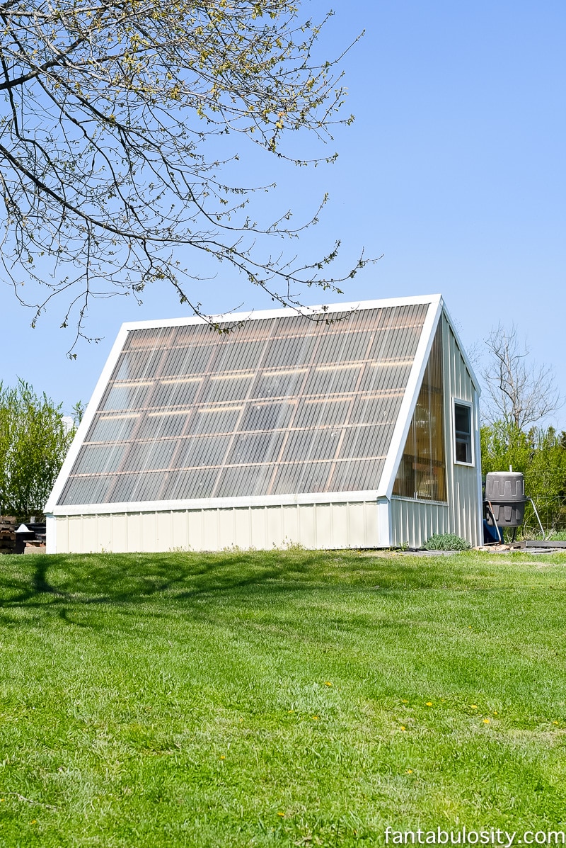 Green house plan ideas, this is so cool. I want this one day - Greenhouse gardening ideas using some recycled items and other little tricks