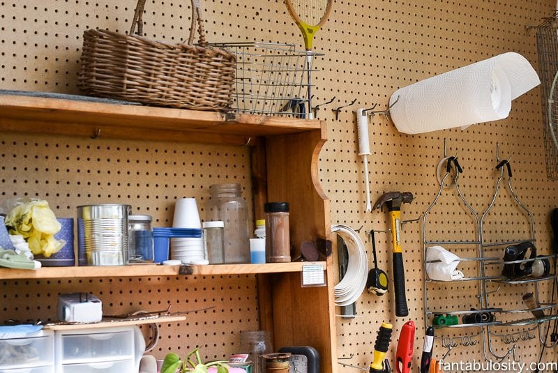 Inside the greenhouse, love this setup - Greenhouse gardening ideas using some recycled items and other little tricks