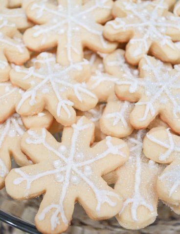 White Christmas Party Ideas Snowflake Sugar Cookies https://fantabulosity.com