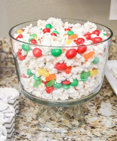 White Christmas Party Ideas Popcorn Mix https://fantabulosity.com