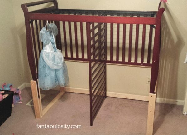 Transform your crib in to a dressing room! Boy or girl, any kid would love this to dress up area to put their costumes on! https://fantabulosity.com