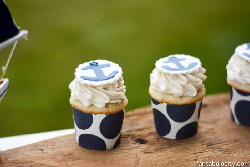 Nautical Navy Blue and White Cupcakes! Perfect for a baby shower, or birthday party! https://fantabulosity.com