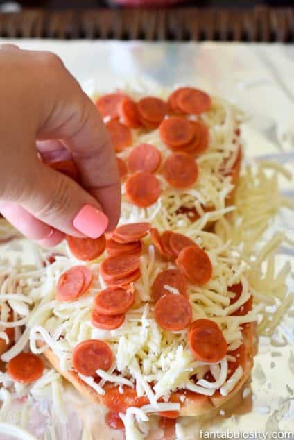 easy-kid-friendly-favorite-bagel-pizzas-recipe-fantabulosity