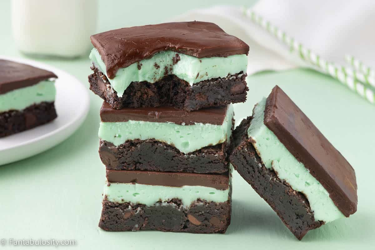 MINT CHOCOLATE BROWNIES easy green desserts for St Patricks Day. Get tons of dessert ideas from decadent, no bake, easy, vegan and green!