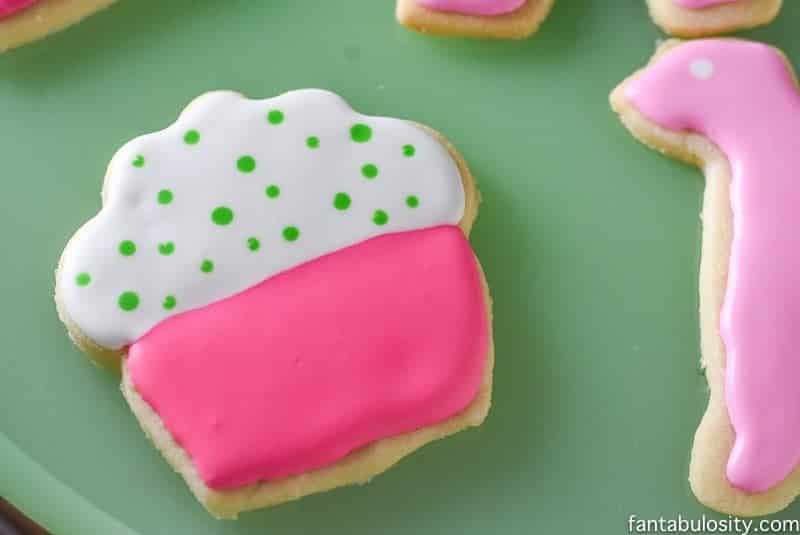 Cookie Decorating for Beginners: Royal Icing How To fantabulosity.com