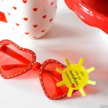 CLASSROOM VALENTINES WITH FREE PRINTABLE! "You are my Sunshine Valentine" Heart Sunglasses, Valentines for Classroom or classmates for preschool; non-candy, healthy idea https://fantabulosity.com