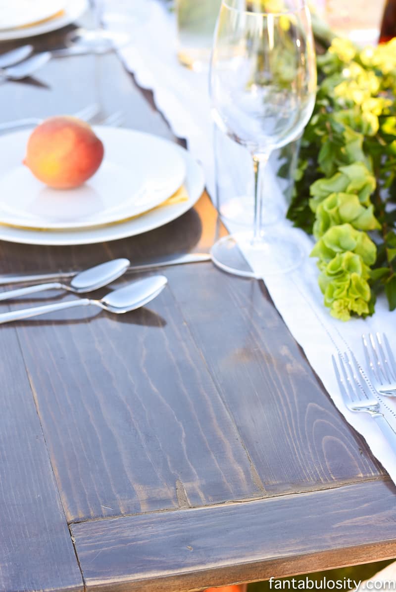 Two sawhorses from IKEA, with a table top and it's an instant pop up table! Love this. Pop Up Backyard Dinner Party: Entertaining Ideas, classy, easy simple, quick, fun, outside. Outdoor Party Ideas