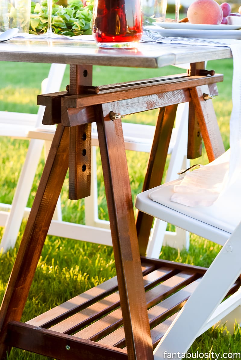 Two sawhorses from IKEA, with a table top and it's an instant pop up table! Love this. Pop Up Backyard Dinner Party: Entertaining Ideas, classy, easy simple, quick, fun, outside. Outdoor Party Ideas