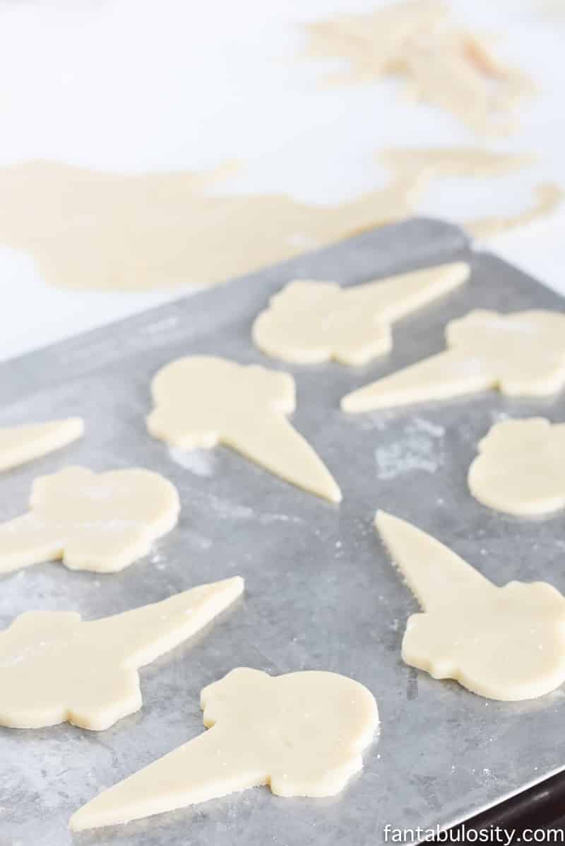 Easy Sugar Cookie Recipe. Great for cut out cookies and decorating!!! Best Sugar Cookies for Decorating AND eating!