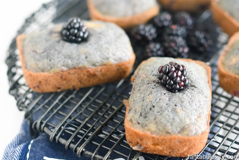 OMG. Now THIS is the banana bread I'll be making. Blackberry Flax Banana Bread