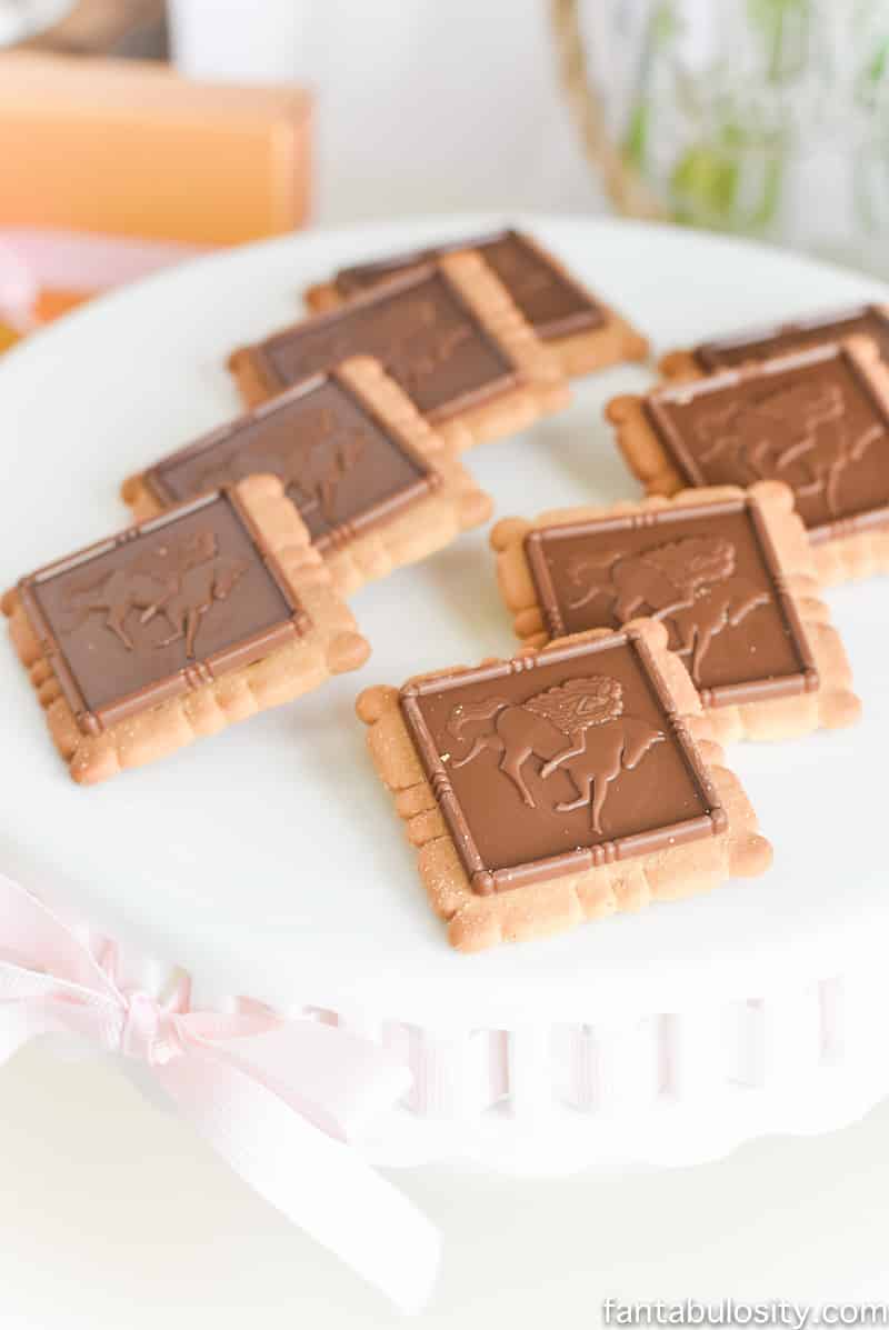 Chocolate Party and chocolate bar with Godiva Chocolate! OMG this sounds amazing. Would LOVE to go to a party like this! How easy too! fantabulosity 