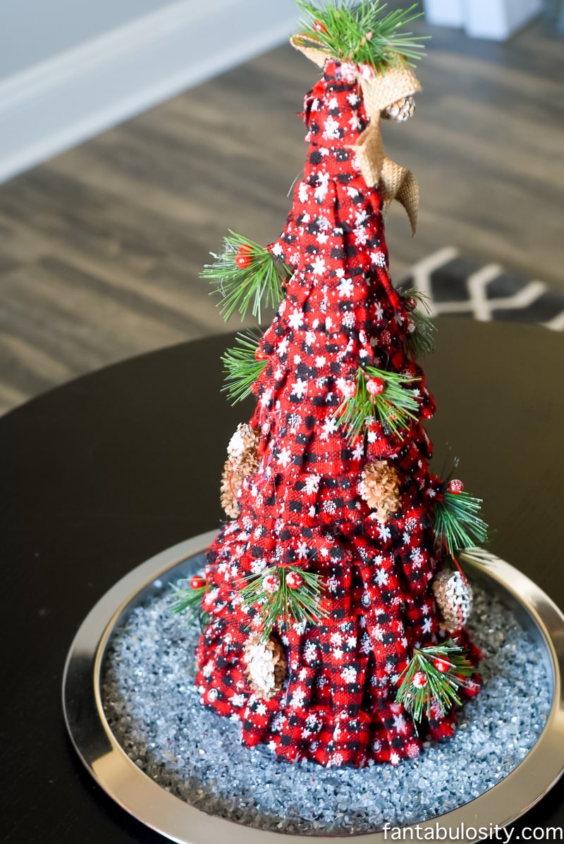 Christmas Decorating for small spaces. Apartment, condo, airbnb, small house, or vacation rental.