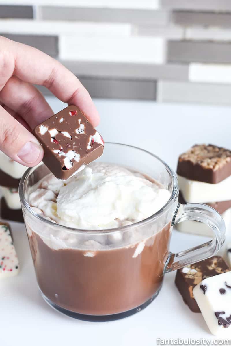 DIY HOLIDAY MARSHMALLOW DRINK TOPPERS 