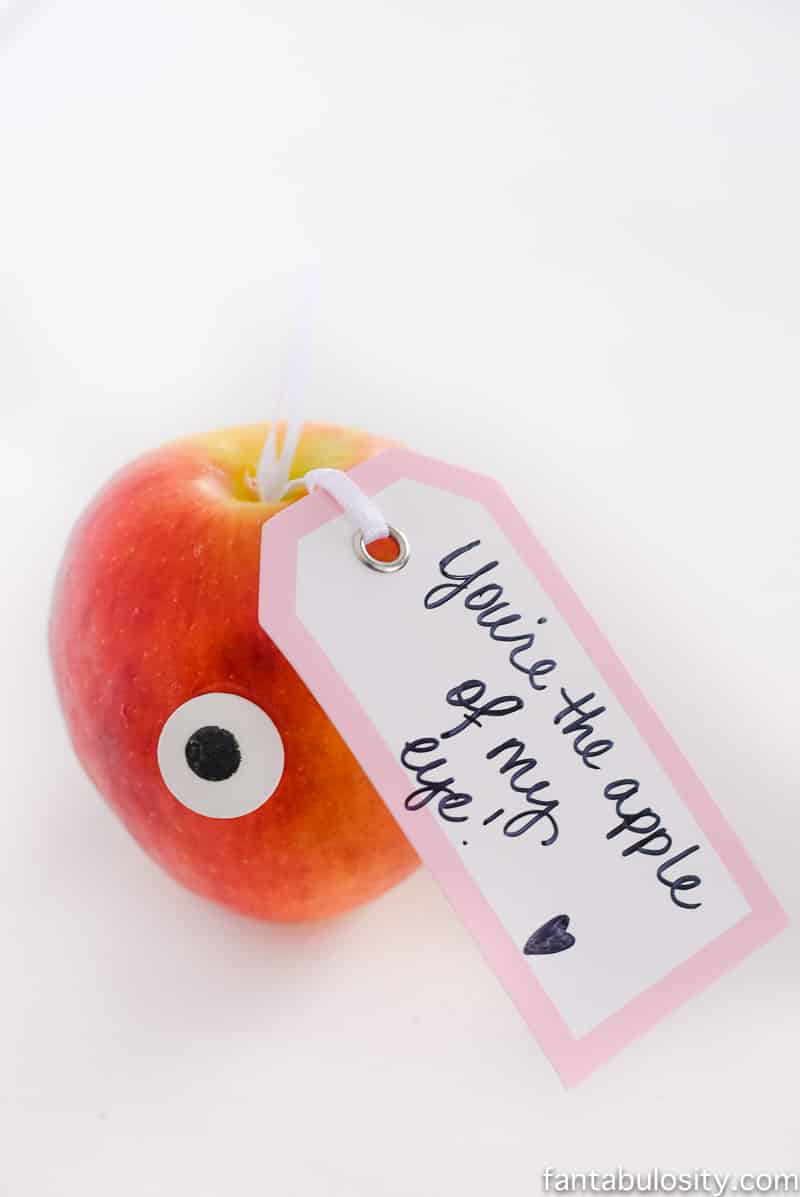 So cute and easy! "You're the apple of my eye," Valentine's Day idea for kids, husband, boyfriend, or anyone! Love this.