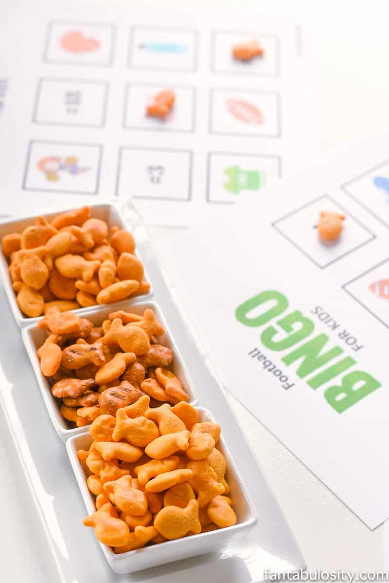 So fun, the kids can use snacks like Goldfish Crackers as daubers! Football game for kids: Football Bingo free printables! (6 different sheets to use!)