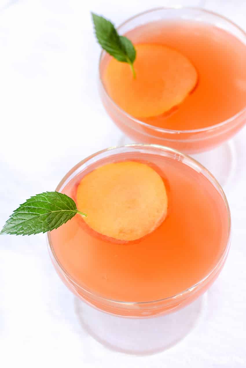 Easy sangria recipe - Grapefruit sangria! So refreshing looking!