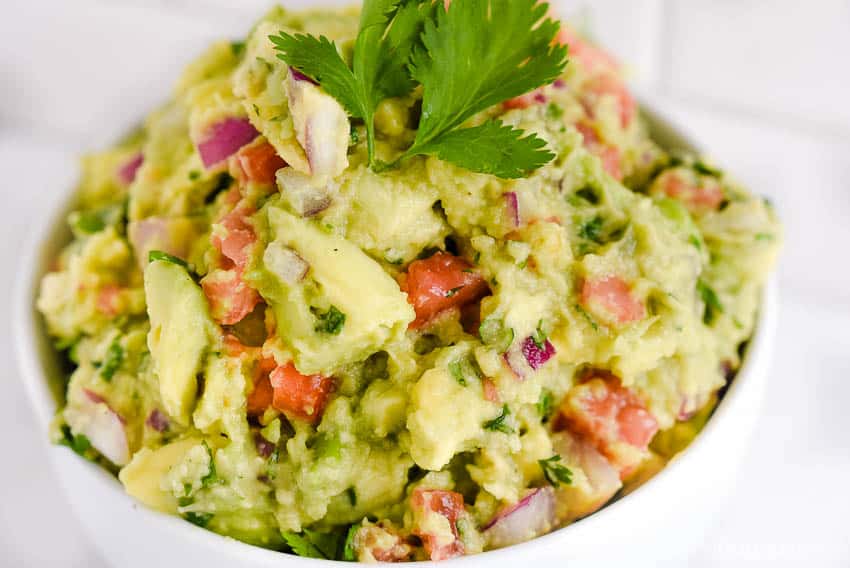 How to make guacamole - easy recipe with simple ingredients