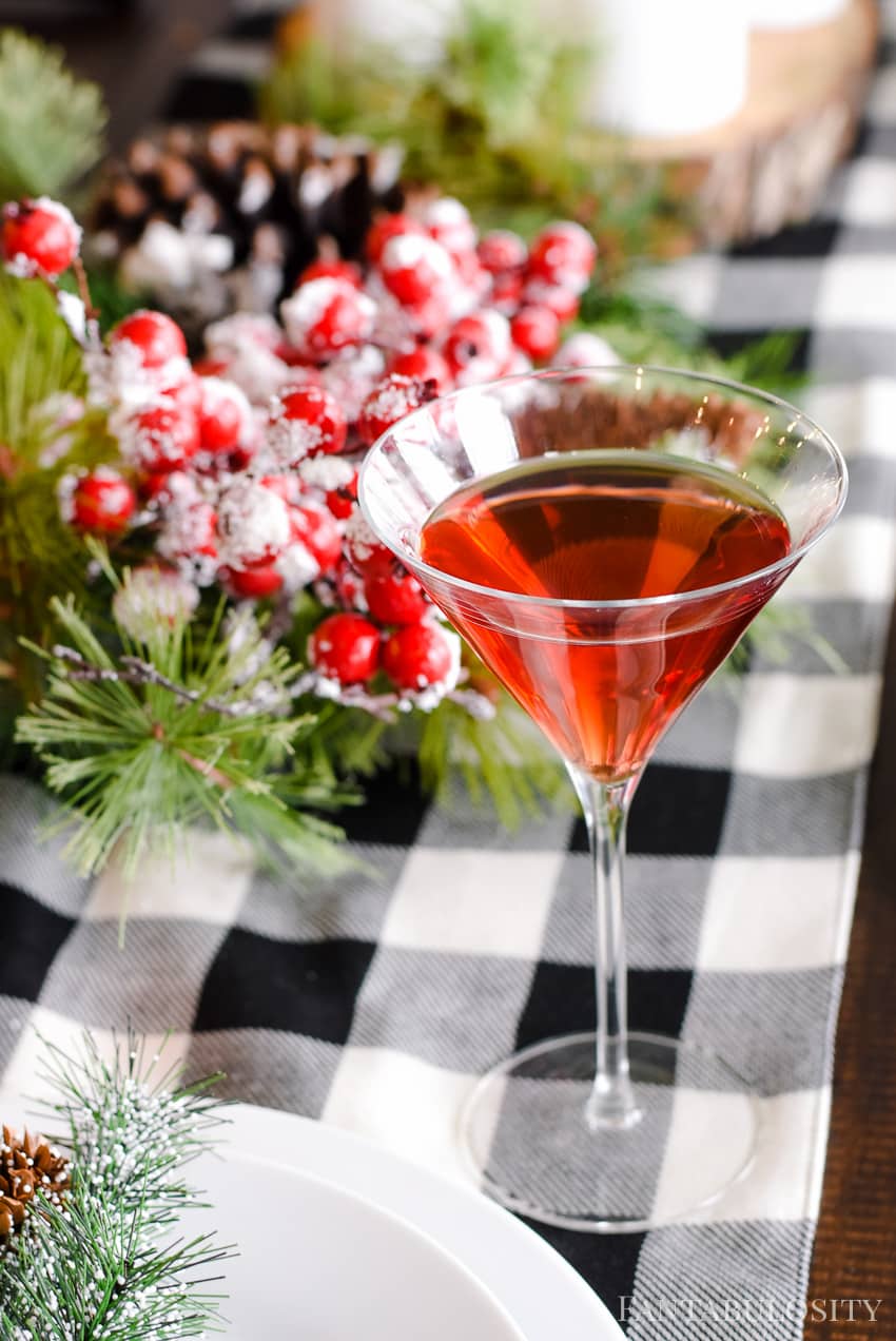 Yum! Only 2 ingredients!? This drink recipe is so easy and classy! Perfect for a red themed party of for the holidays! 2 ingredient cran apple martini