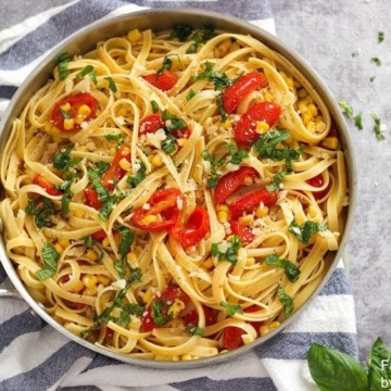 Pasta with corn and tomato sauce is the PERFECT summer pasta recipe!