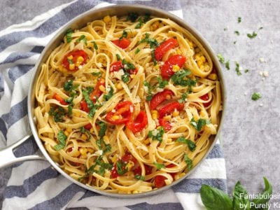 Pasta with corn and tomato sauce is the PERFECT summer pasta recipe!