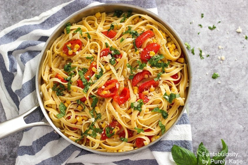 Pasta with corn and tomato sauce is the PERFECT summer pasta recipe! 
