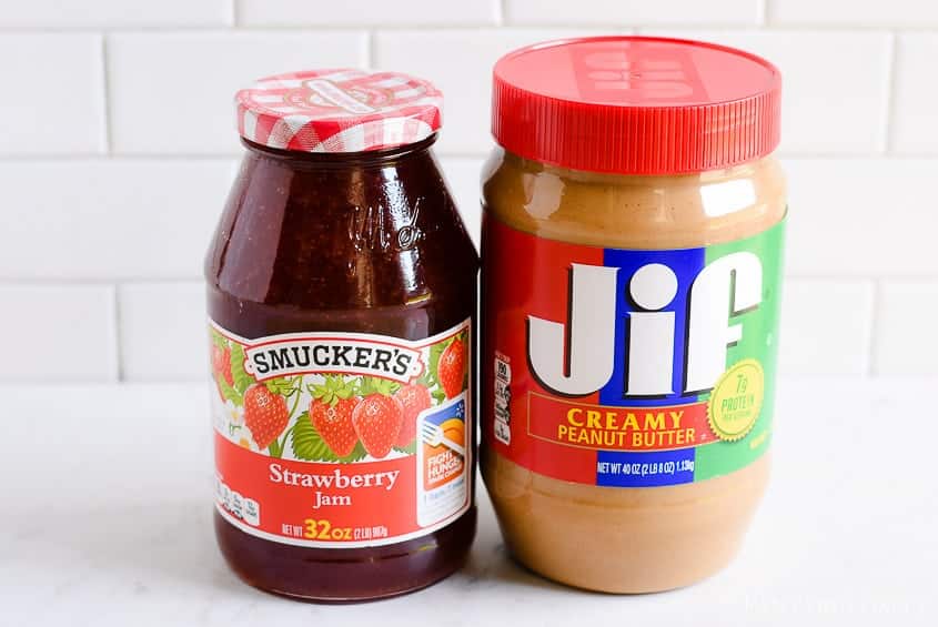 Jif and Smuckers peanut butter and jelly sandwich - how to make one