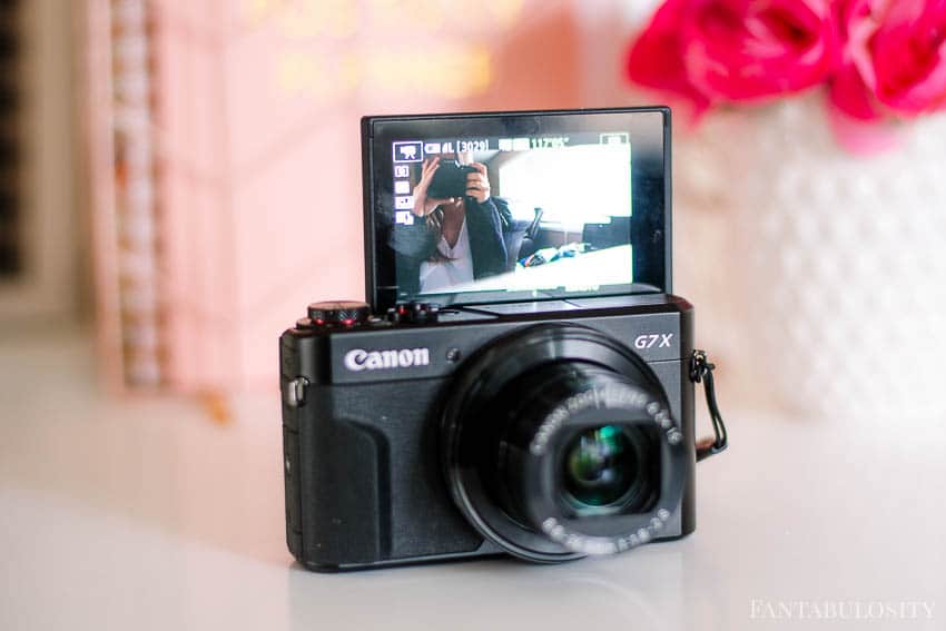 Flip screen vlogging camera