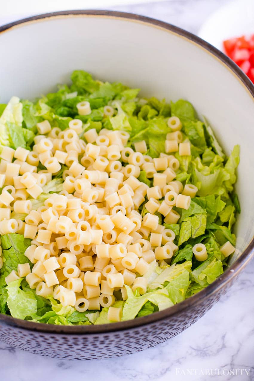 https://fantabulosity.com/wp-content/uploads/2019/03/Italian-Chopped-Salad-7.jpg