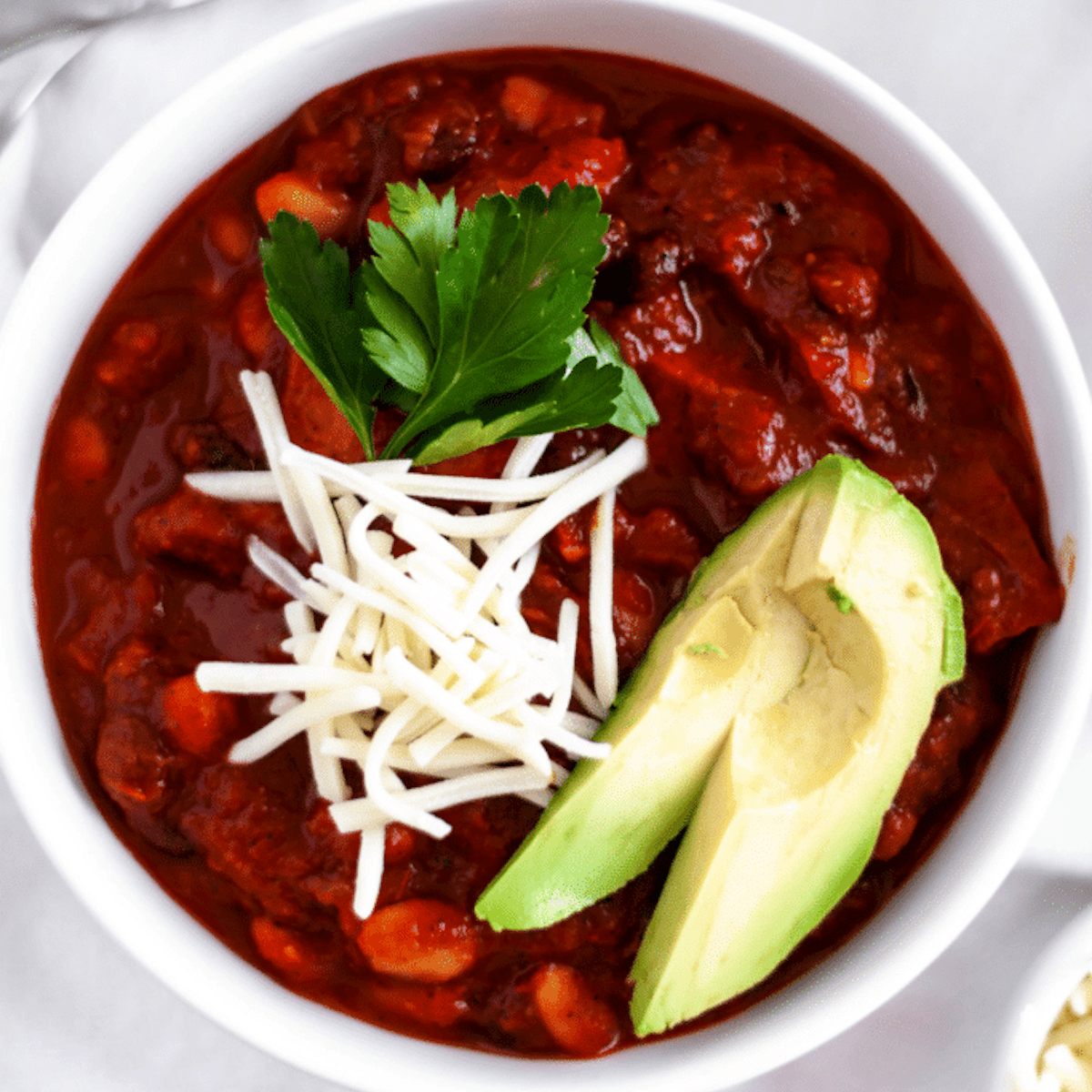 Bowl of hearty vegetarian chili with beans and peppers.