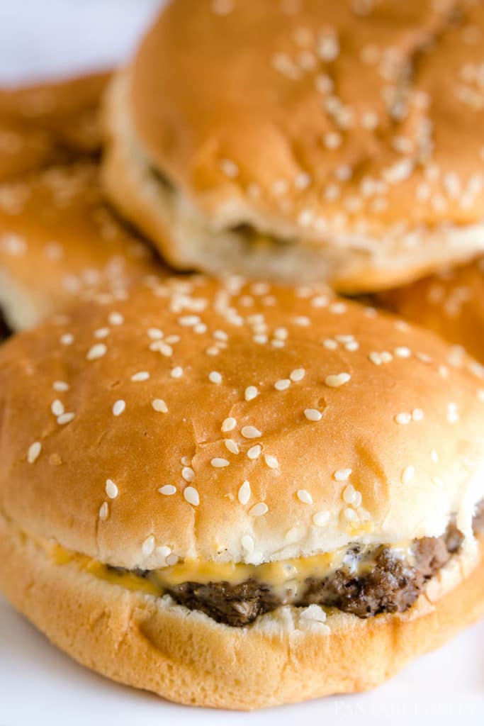Hamburgers in the oven with cheese