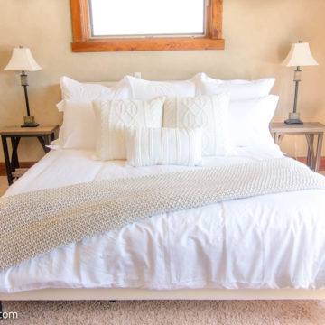 How to Decorate a Bed like a hotel - white duvet and pillow