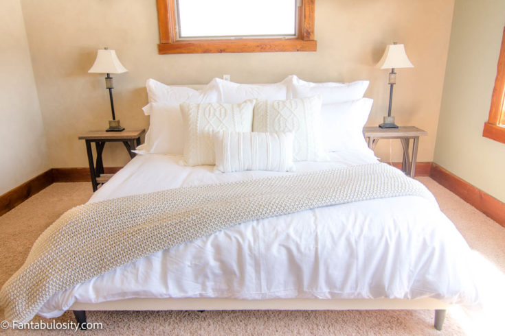 How to Decorate a Bed like a hotel - white duvet and pillow