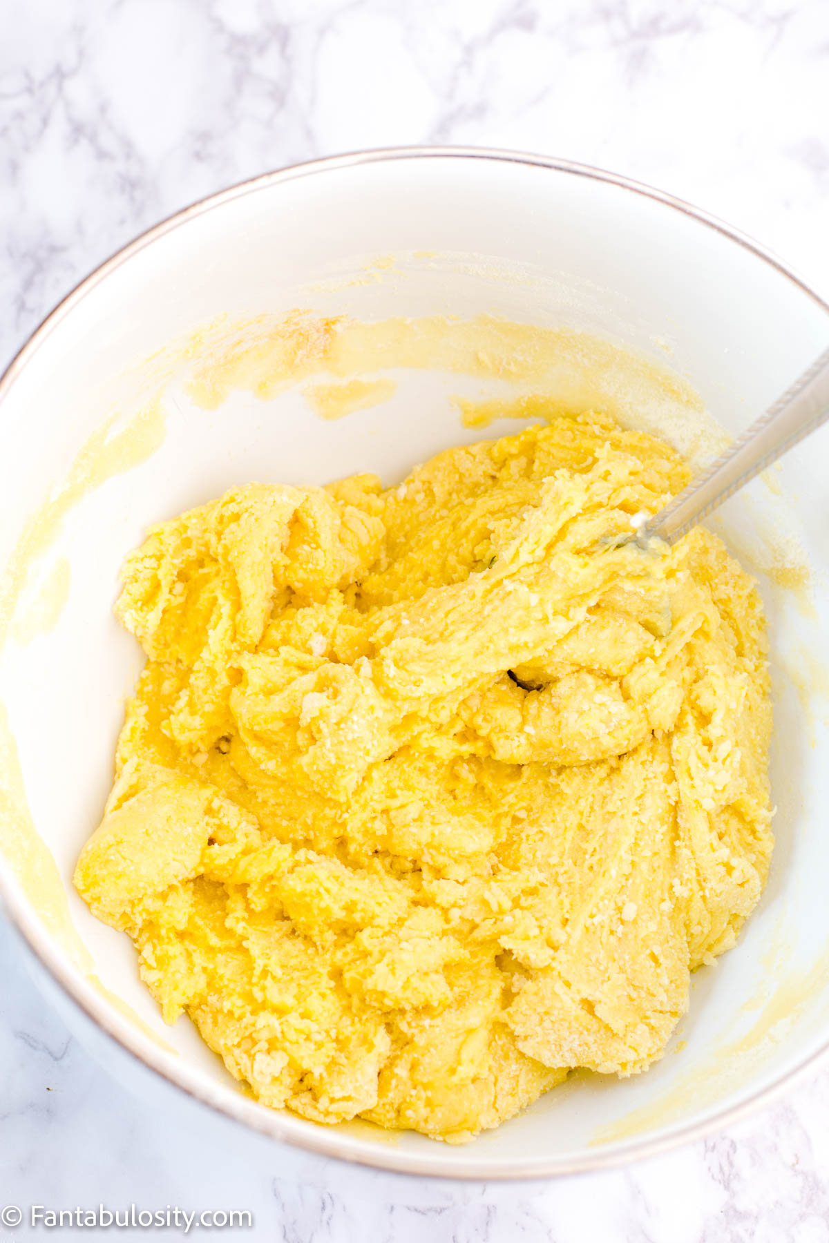 Mix cake mix with oil, eggs and vanilla