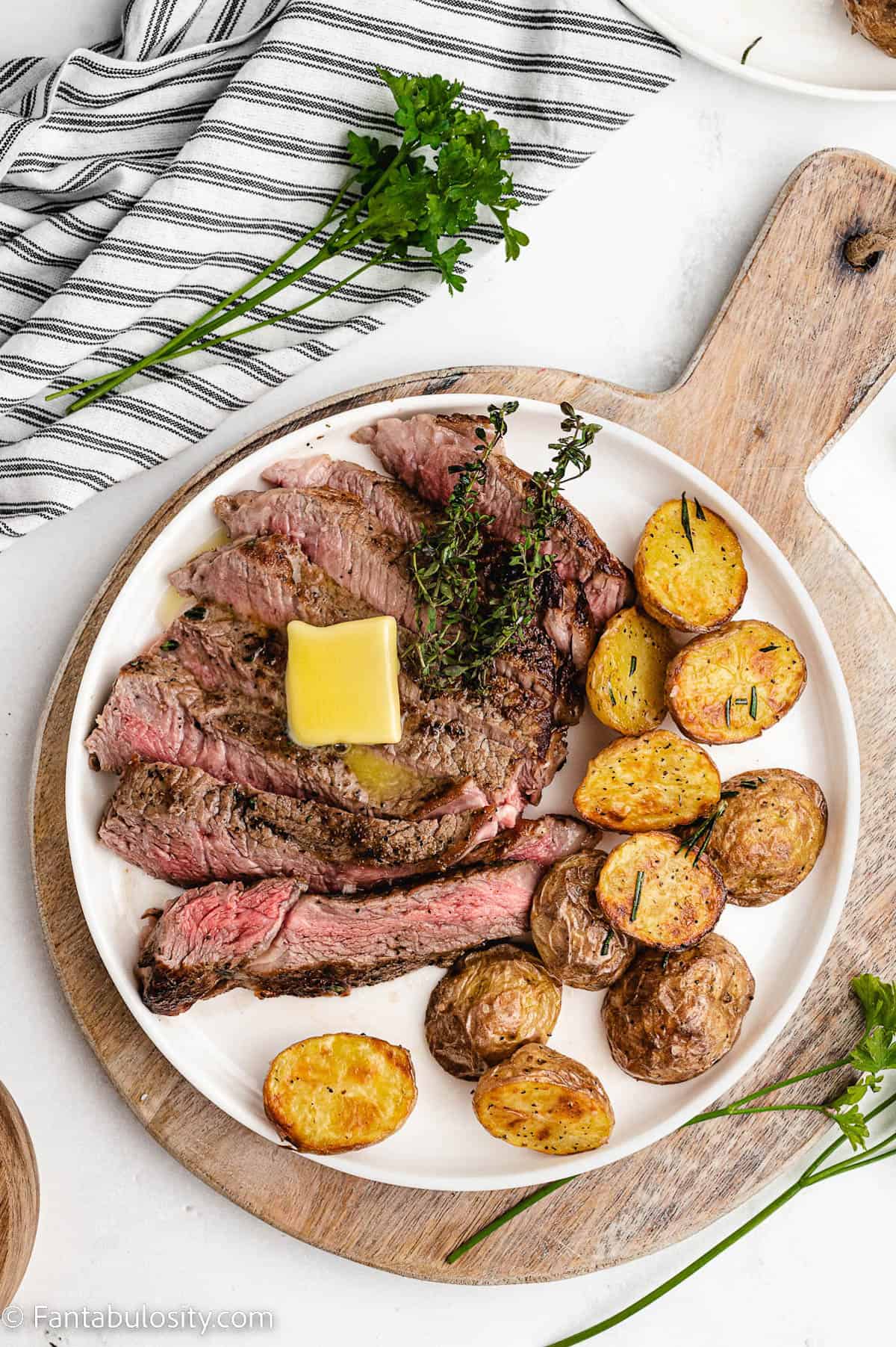 https://fantabulosity.com/wp-content/uploads/2021/08/How-to-Cook-Steak-in-the-Oven-22.jpg