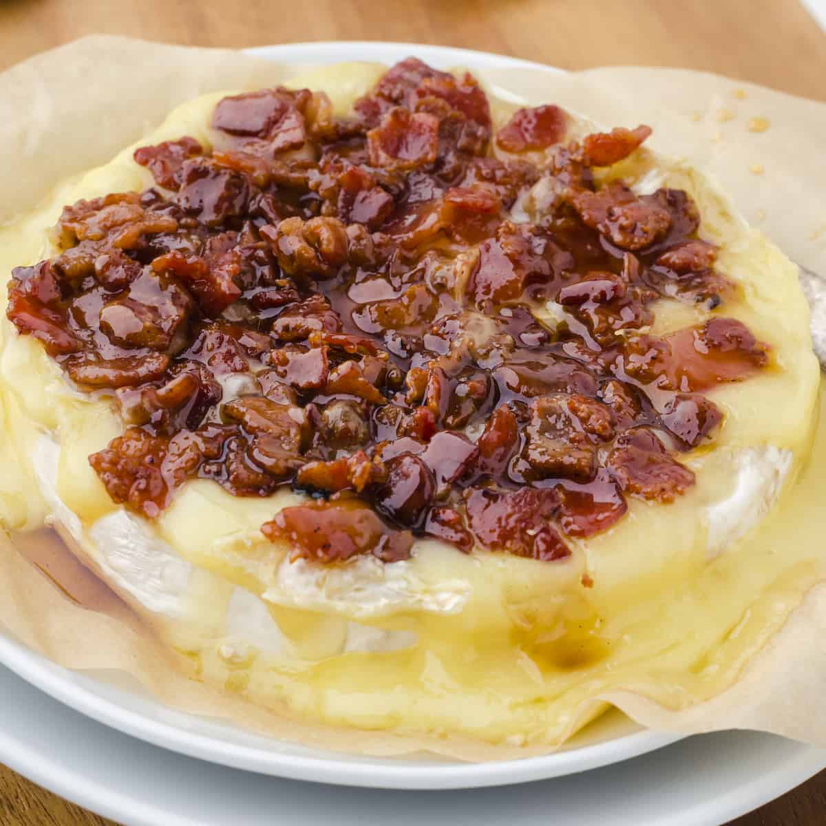 Baked Brie with Maple Syrup and Bacon