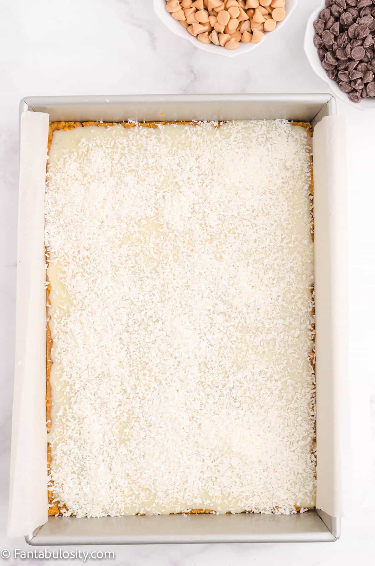 Sprinkled coconut flakes layer