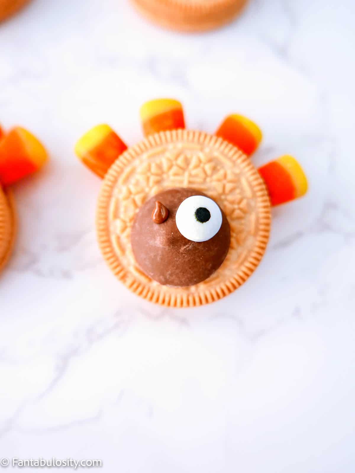 Oreo Turkey Cookie with one eyeball.