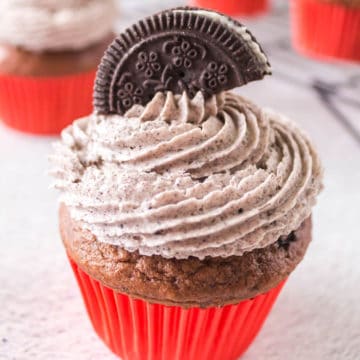 Oreo Cupcakes with Oreo Buttercream Frosting