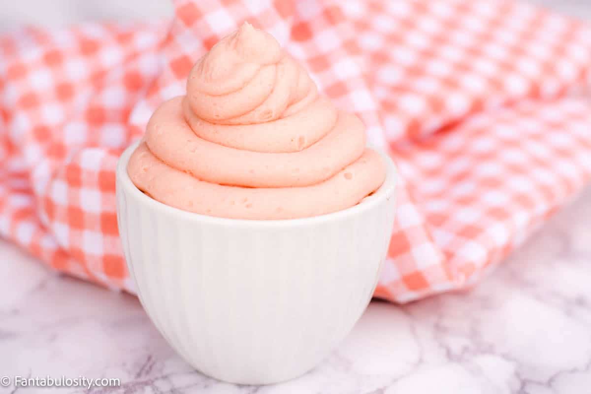 strawberry buttercream frosting