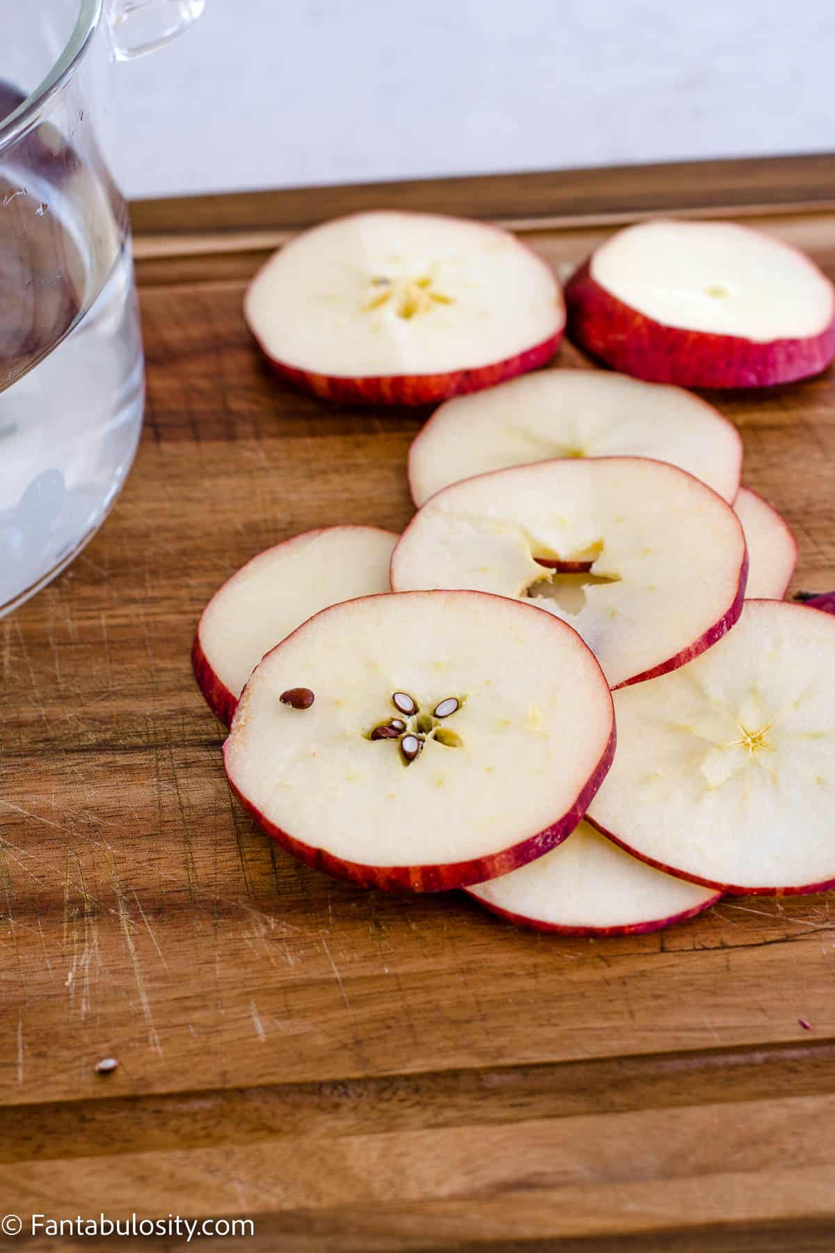 Sliced apples on cutting 