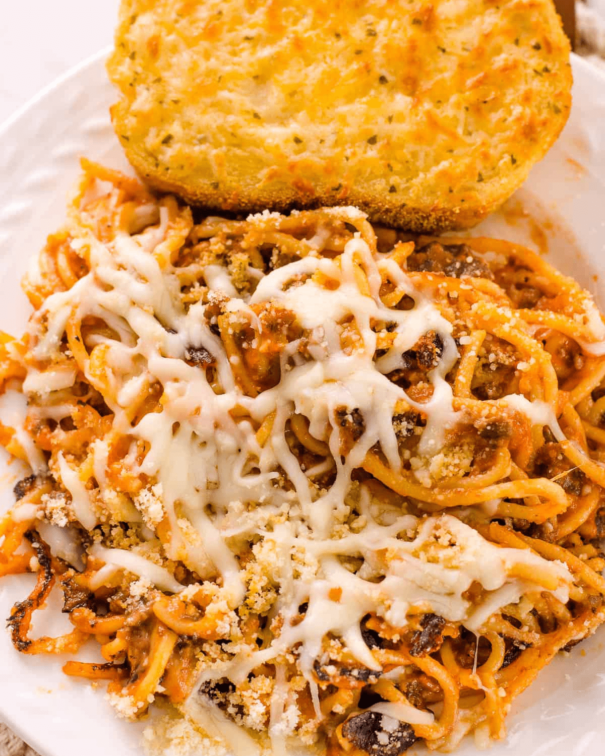 Fried leftover spaghetti with garlic bread