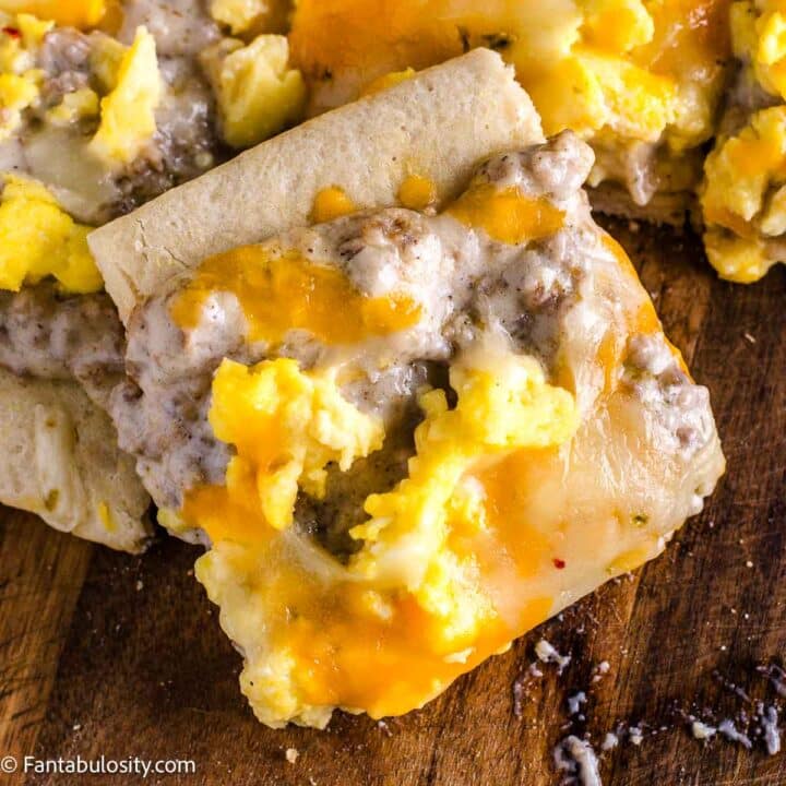 Sausage Gravy Breakfast Pizza - Fantabulosity